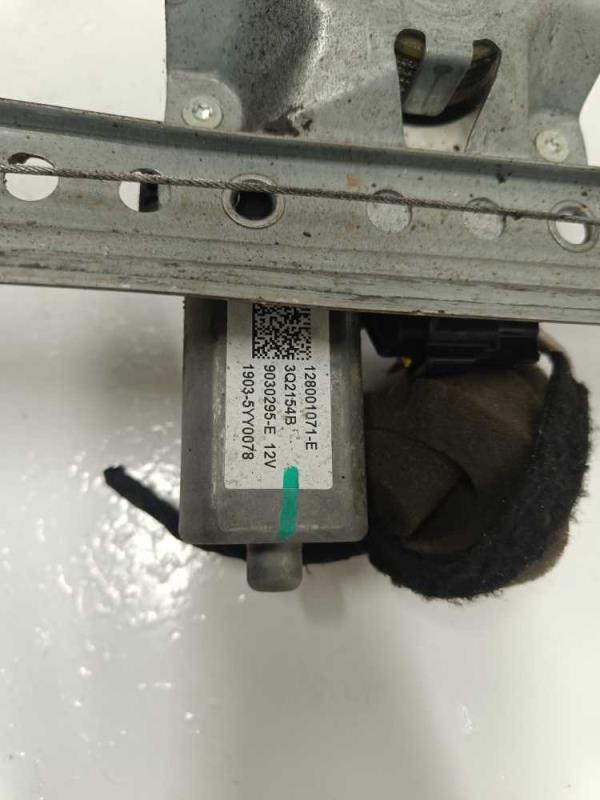 LEVE VITRE AVANT DROIT DACIA DOKKER  ( ELECTRIQUE ) - Vue 3